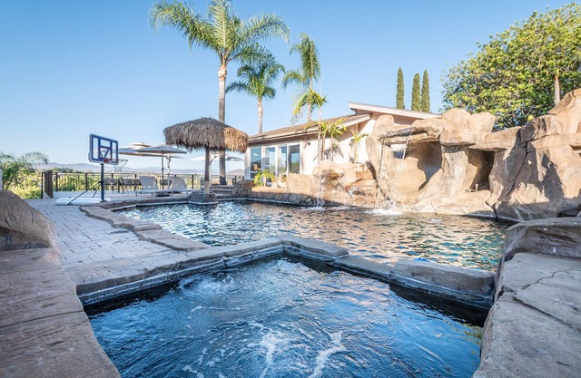 Oasis Dream- very large Pool Slide/GameRoom/Pool/Hottub/Casita