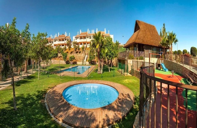 Oasis - Fantastic 2 bedroom apartment 2 minutes from the golf course