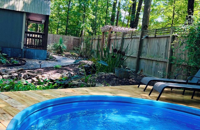 Oasis in the woods with Hot Tub-Coffee Bar-Cowboy Pool