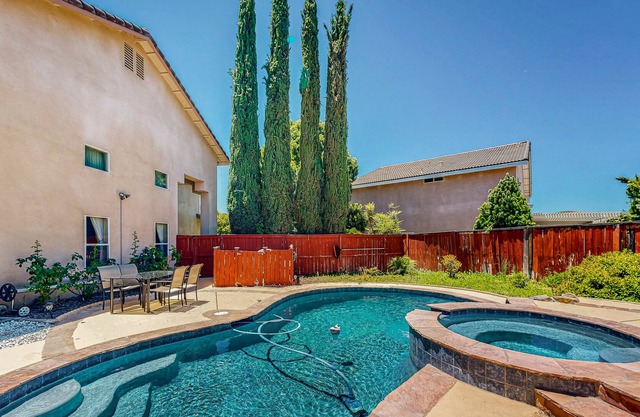 Oasis in Tuscany Hills | House in Lake Elsinore with a private pool & a hot tub