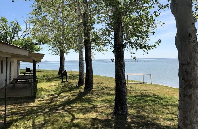 Oasis Lake Buchanan