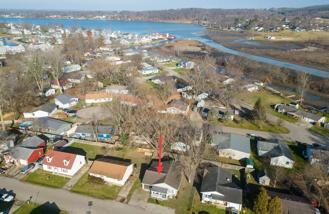 Oasis on Empire near Buckeye Lake!