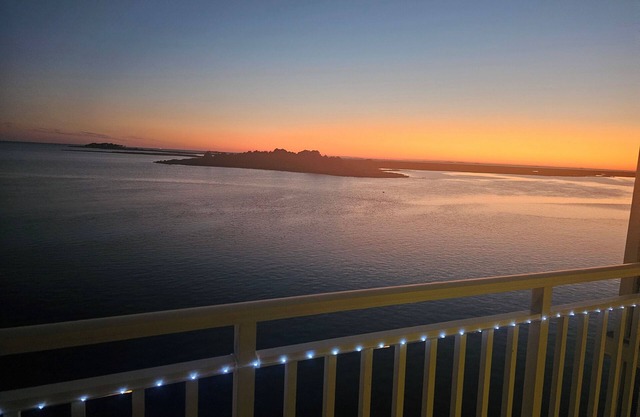 Oasis On the Bay-Luxury 3-bedroom condo
