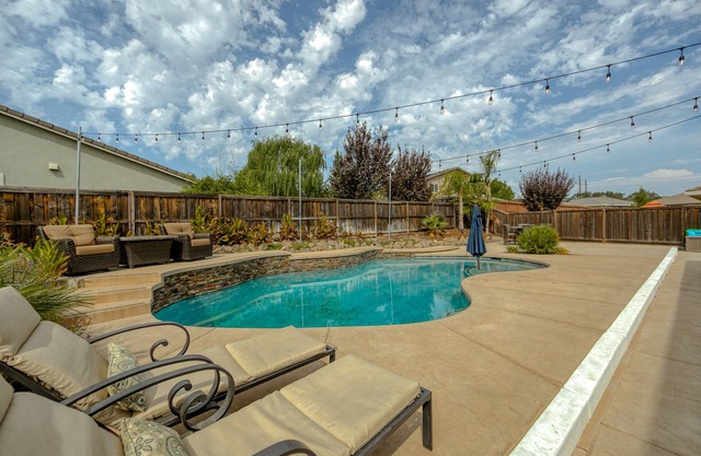 *Oasis Place* NEW Game Room Heated Pool Spa