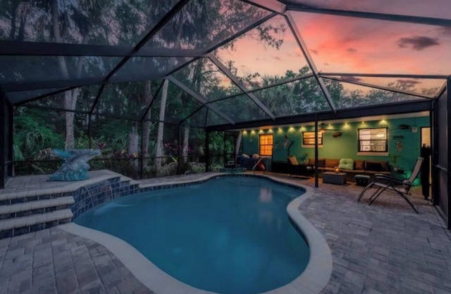 Oasis privacy Pool Game room 3 mins Sister Spring
