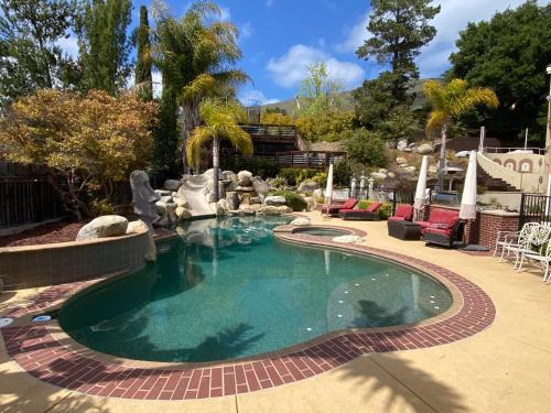 Oasis Private Entry Suite, Pool, Jacuzzi and more