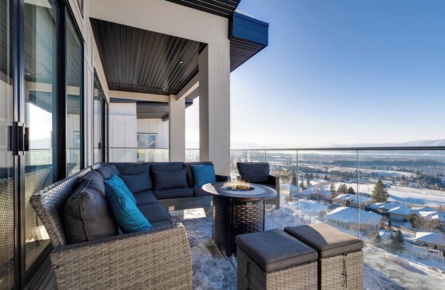 Oasis Retreat/Fire-pit/Patio with lakeviews/BBQ/Cozy Family Home