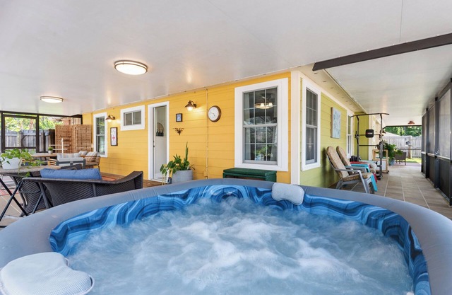 Oasis with Pool and Bath- Privacy and Comfort