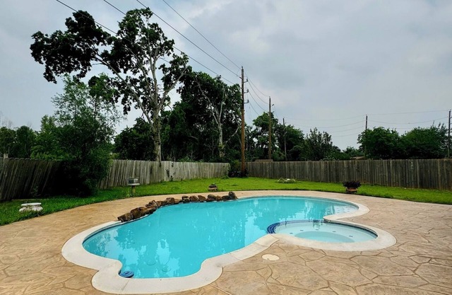 Oasis with Pool and Jacuzzi