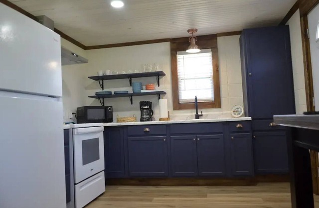 Oauchita's Little Blue Cottage