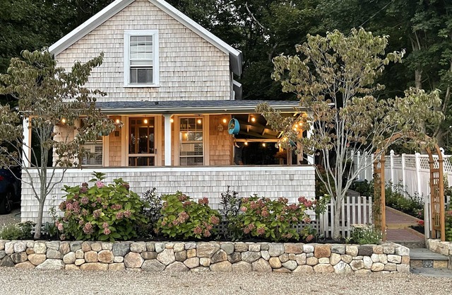 OB Cozy-Cottage-Glam off Circuit with Great Outdoor living