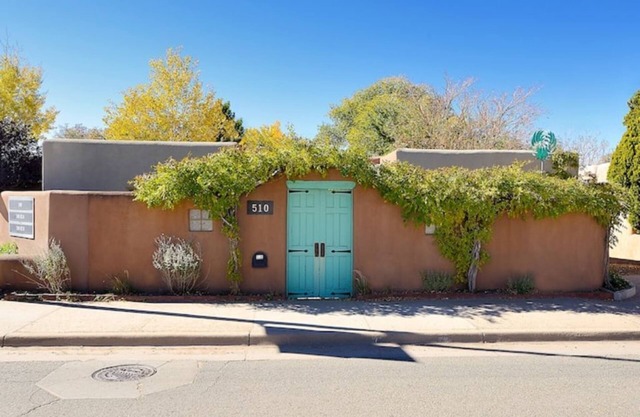 Obi's Adobe, .5 to The Railyard, Stylish 2 Bedroom Adobe, Dog Friendly