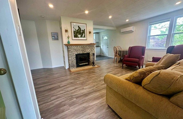 Oceanfront 2BR Private Cottage Pet FriendlynIn the Head Of Saint Margarets Bay