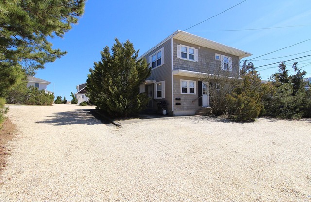 OCE1422U | Private Beach Access! Upper level 2BR 1ba unit w/ parking, PETS!