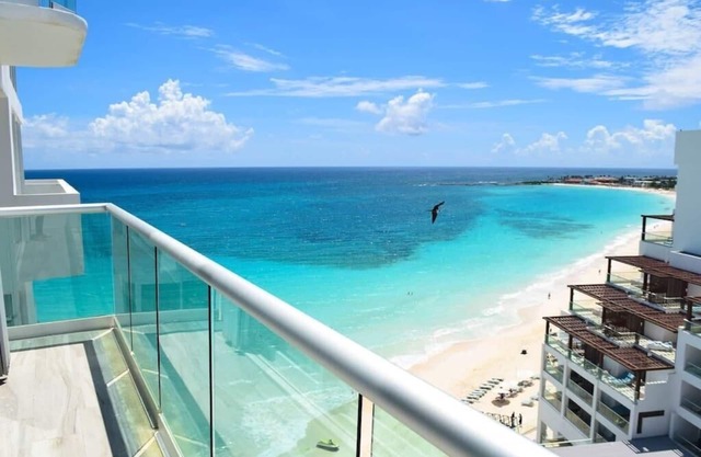 Ocean and Lagoon stunning views, balcony, spa, gym, beach, pool