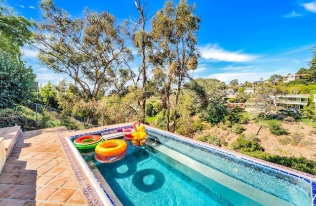Ocean+Bay View large home with Pool+Jacuzzi+Sauna+Game Room+Movie Room+12 Beds