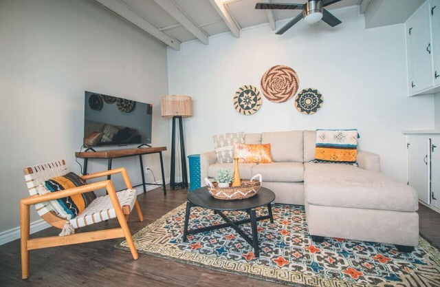Ocean Beach 1br Sunny Getaway
