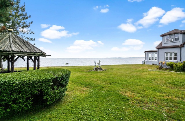 OCEAN FRONT mit großem Hof