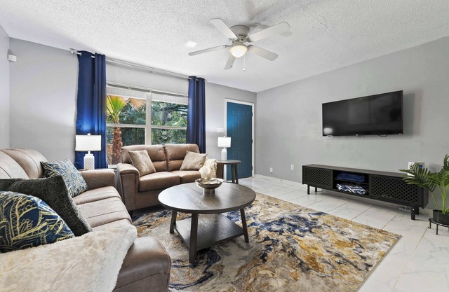 Ocean Breeze A Relaxing Coastal Getaway Near Top Attractions