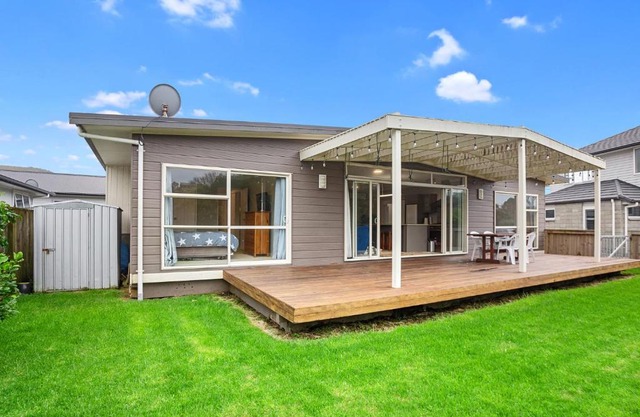 Ocean Breeze - Waihi Beach Holiday Home