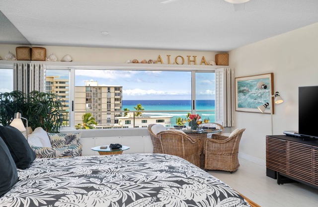 Blick auf das Meer und Diamond Head vom ruhigen Ende von Waikiki Beachfront!