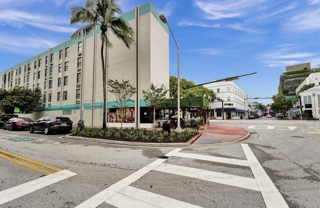 Ocean Dr 1BR Miami Beach Getaway
