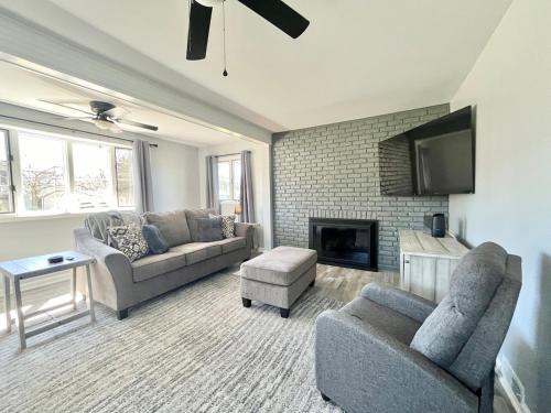 Ocean Eyes half mile to Beach Pet friendly AC