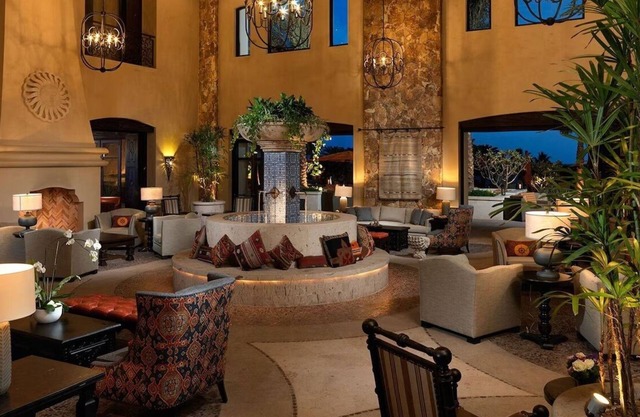 Ocean front 1 bedroom plus murphy bed in Cabo San Lucas with WiFi, fitness room