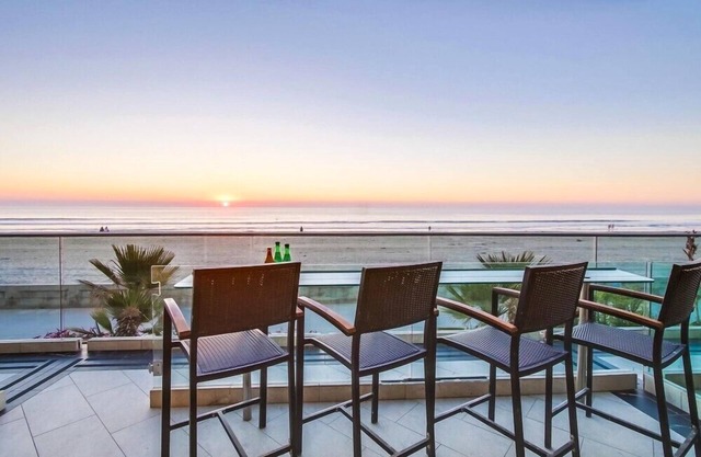 Ocean Front * 2 Levels * Exclusive patio