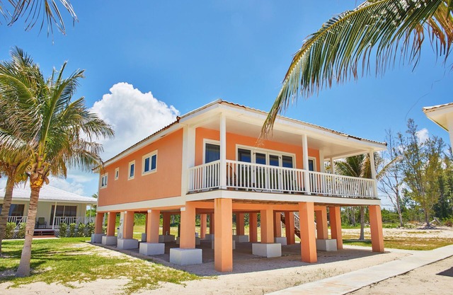 Stone Gate Beachfront 3 Schlafzimmer Villa in West Grand Bahama Island