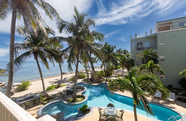 Ocean Front - 3 Schlafzimmer, 3 Bäder Eigentumswohnung. Schöner Ort. Gute Aussicht.