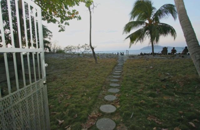 OCEAN FRONT BEACH HOME 4-SURF VIEW UND AFFEN IN DEN BÄUMEN