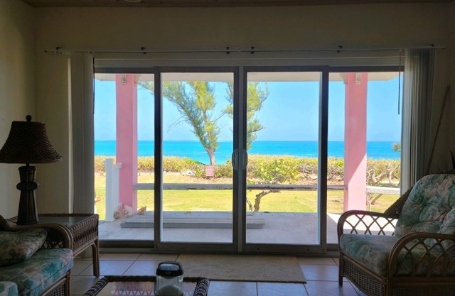 OCEAN FRONT Conch Pearl -Green Turtle Cay with a dock! JULY AVAILABILITY!