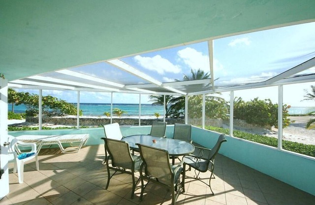Ocean Front Condo Cayman Kai von Rum Point - SeaRendipity am Strand und Schnorcheln