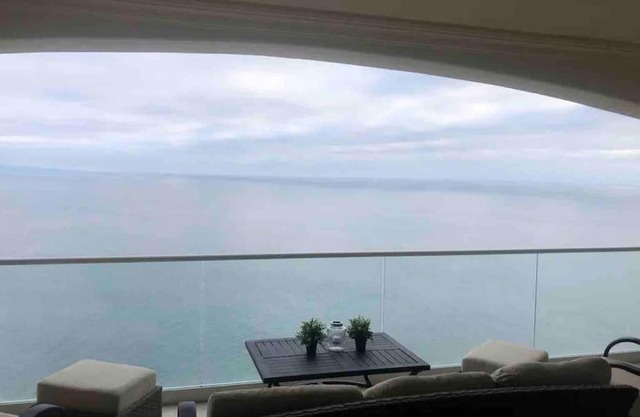 Ocean Front Condo @ Las Olas Grand