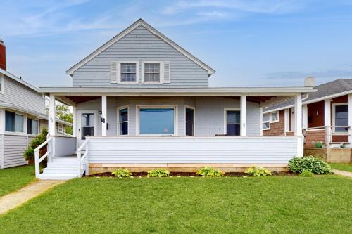 Ocean Front Cottage - Long Beach