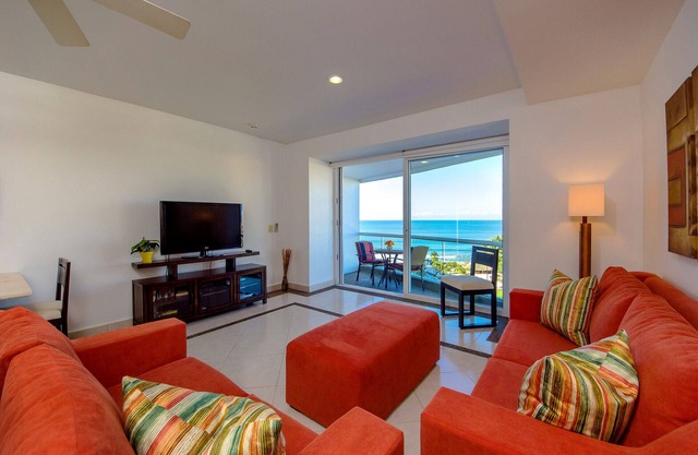 Ocean Front Condo mit einem Schlafzimmer in der Villa Magna 7. Etage Gebäude 3
