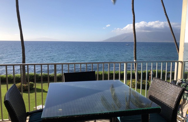 Ocean Front renovierte 2 BR / BA Luxus-Eigentumswohnung mit Klimaanlage