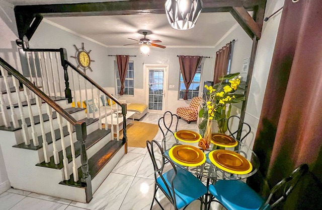 Ocean Front Private Retreat 4 Apt Suites w Pool Sleeps 18