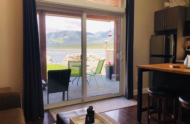 Ocean Front Vacation Suite - Die Walgeschichte