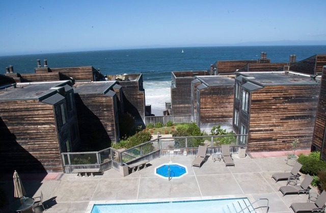 Ocean Harbor 110 - Eigentumswohnung in Monterey - Meerblick, Surf Sounds
