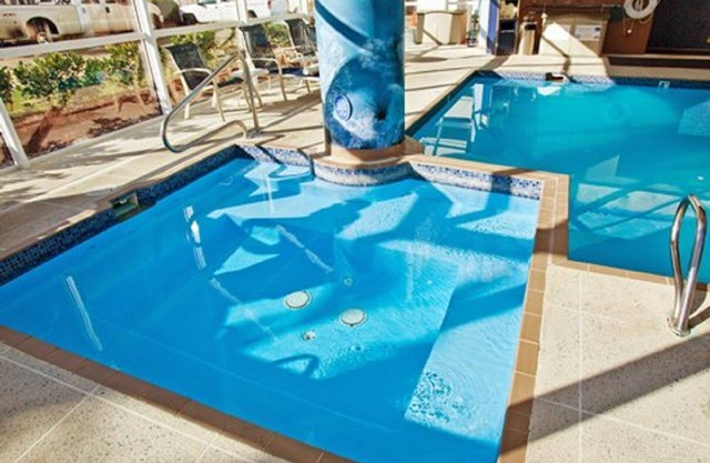Ocean Key Resort neben Rudee Inlet