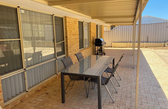 Ocean Keys Family Accommodation Family style, pet friendly home.