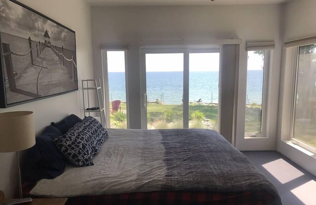 Ocean like views of Lake Ontario