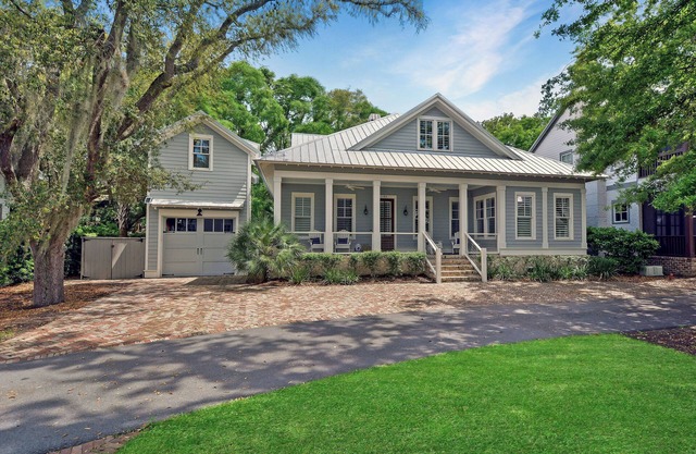 Das Ocean Oaks Cottage 10 "Boardwalk Beach House" befindet sich in der neuesten Entwicklung von Jekyll.