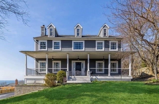 Ocean Pearl: Water Views, Steps to Beach & Restaurants