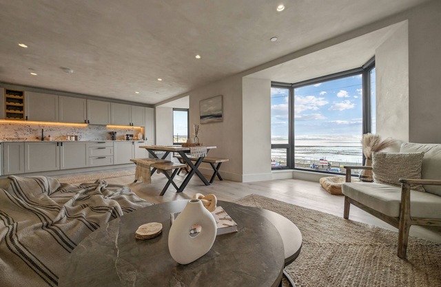 Ocean Retreat, Ocean View Apartment