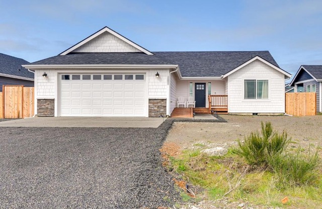 Ocean Shores Home with Game Room - Walk to Beaches!
