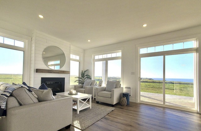 Ocean Stone - amazing ocean views, minutes to sandy beaches