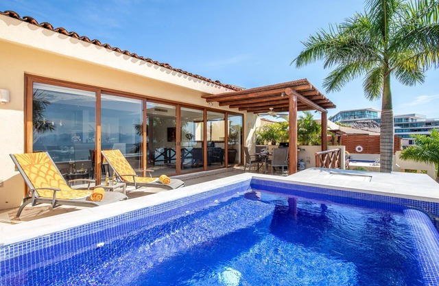 Ocean View Villa 3Bd, 3Ba - Steps to Beach